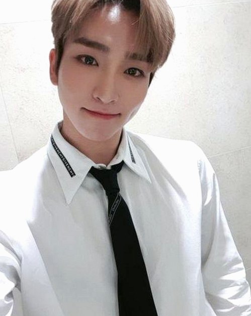 解密娱乐圈吃瓜文化：从宋轶到吃瓜视频的背后逻辑