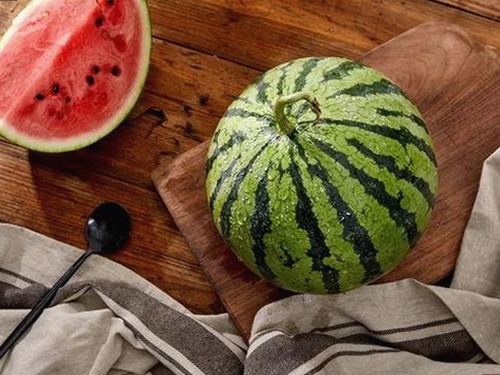 热点互动：揭秘相声大师郭德纲的传奇人生与娱乐圈“吃瓜”文化背后