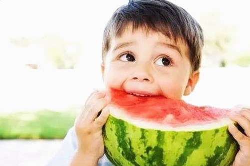 明星背后隐秘故事引发热烈讨论，网友炸锅了！